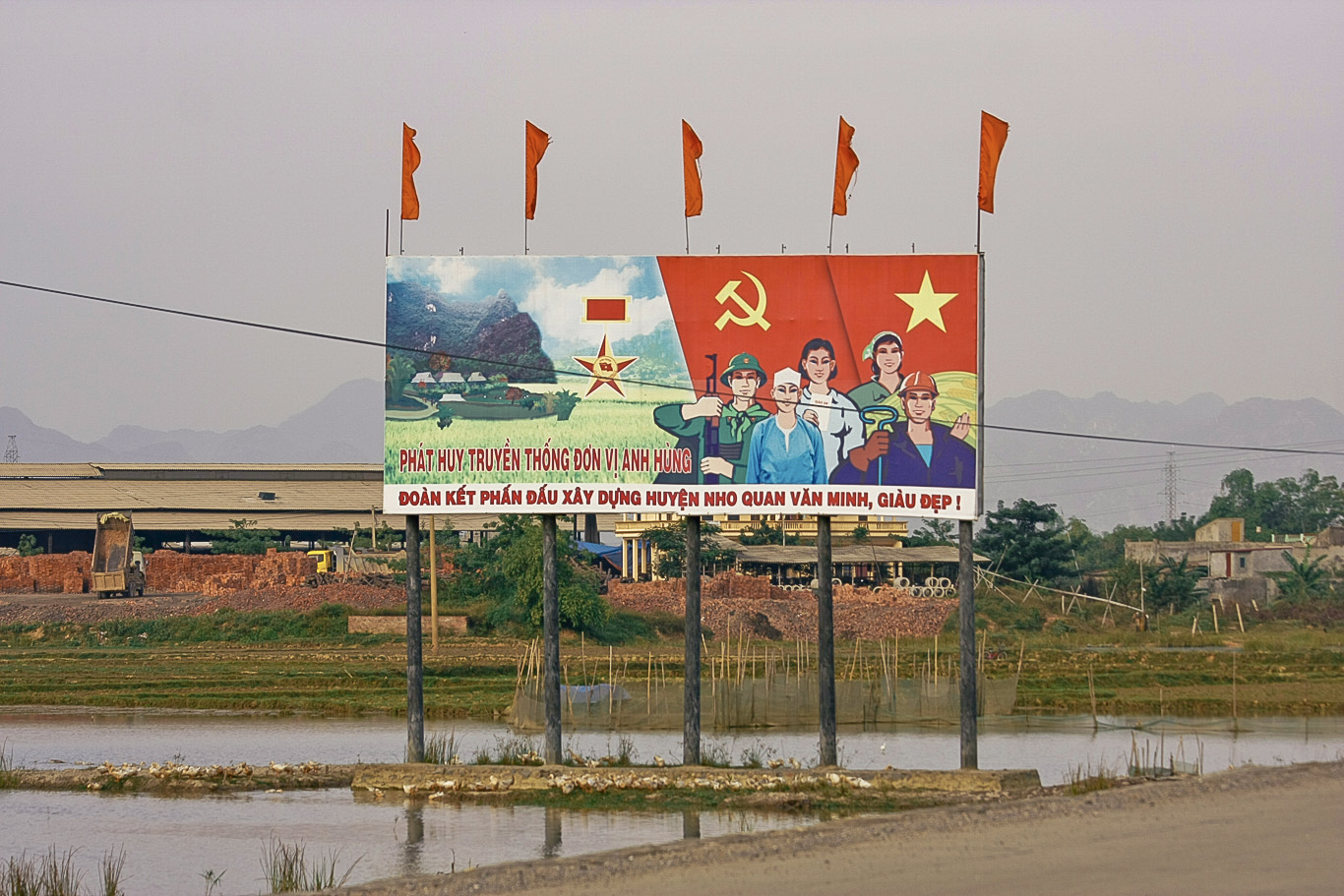 wietnam co zobaczyć, Ninh Binh